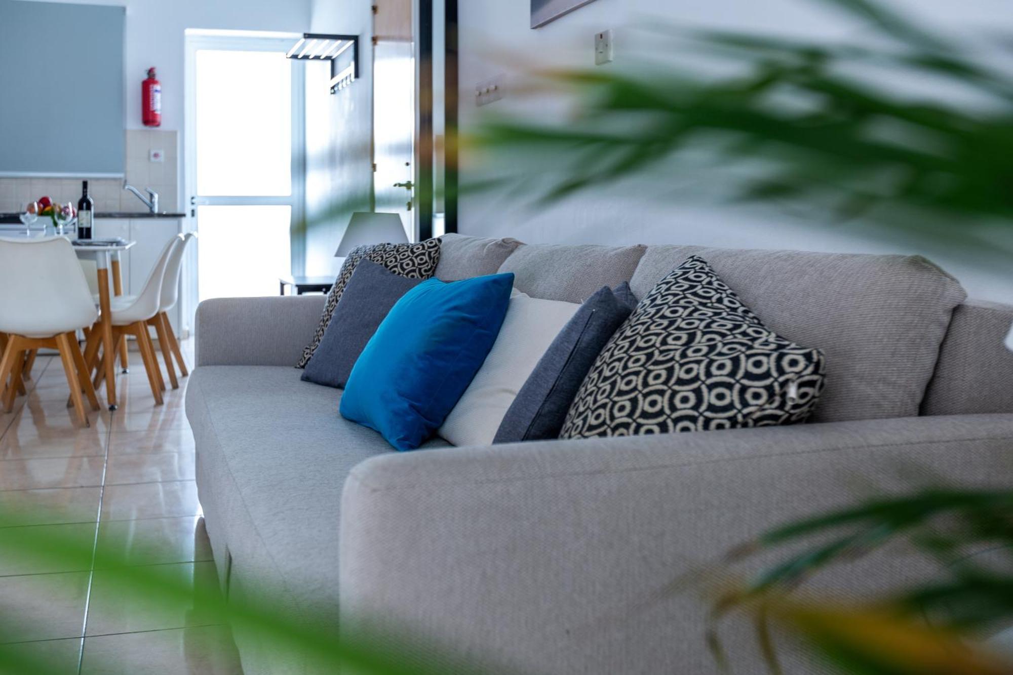 Beautiful 2 Bed Apartment In Paphos Cyprus ภายนอก รูปภาพ