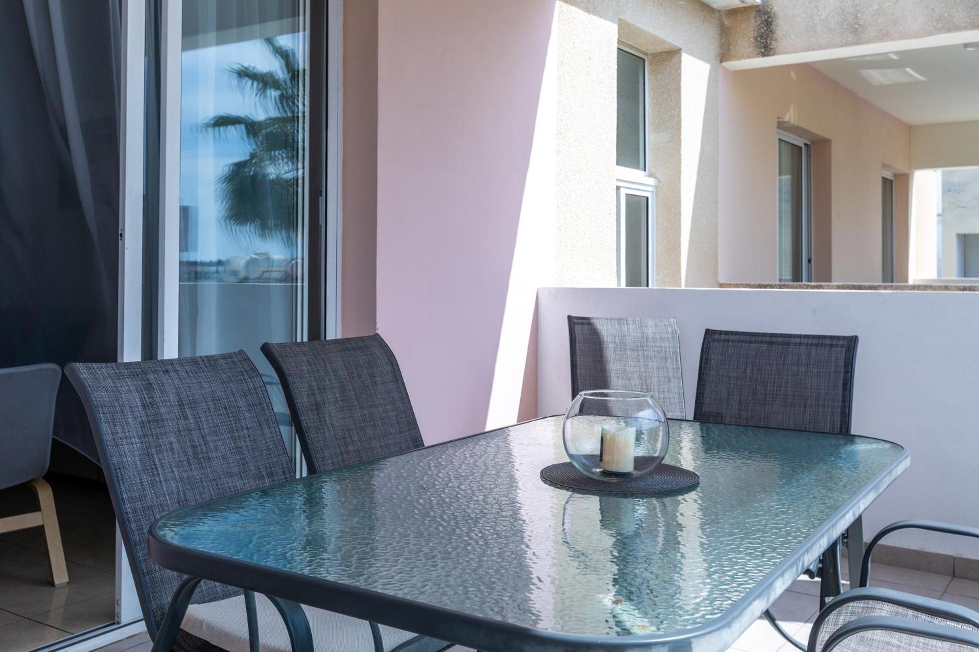 Beautiful 2 Bed Apartment In Paphos Cyprus ภายนอก รูปภาพ